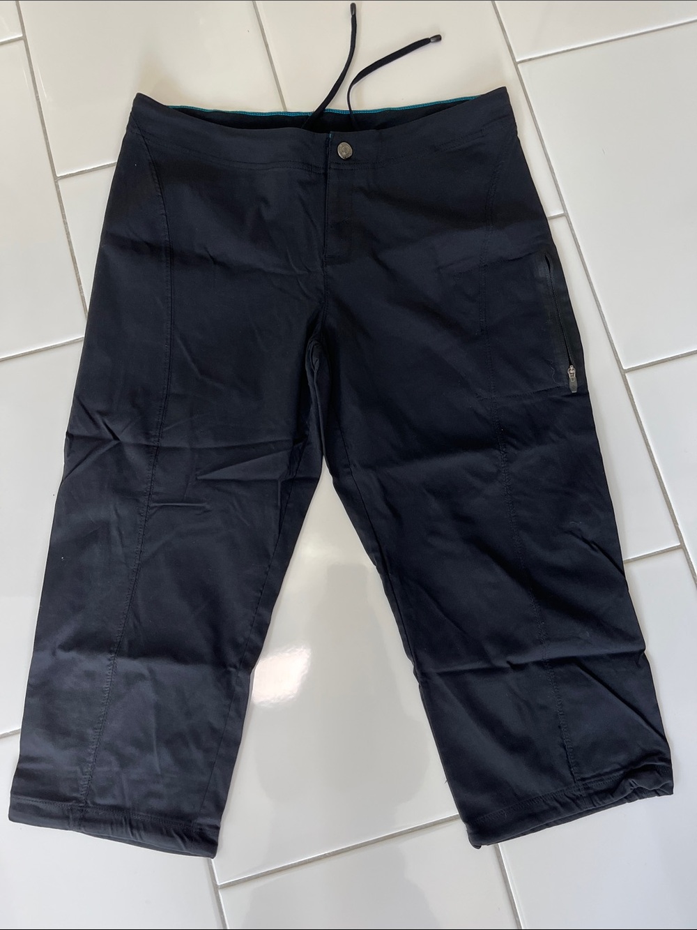 Columbia Black Cargo Capri Pants